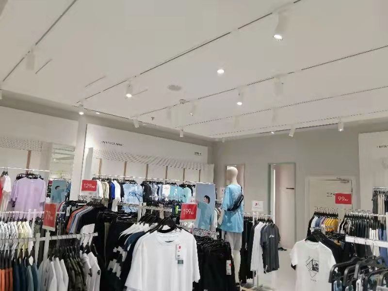 熱風(fēng)鞋服店